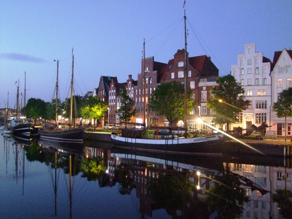 A la tombée de la nuit nous quittons Lübeck vers Travemünde