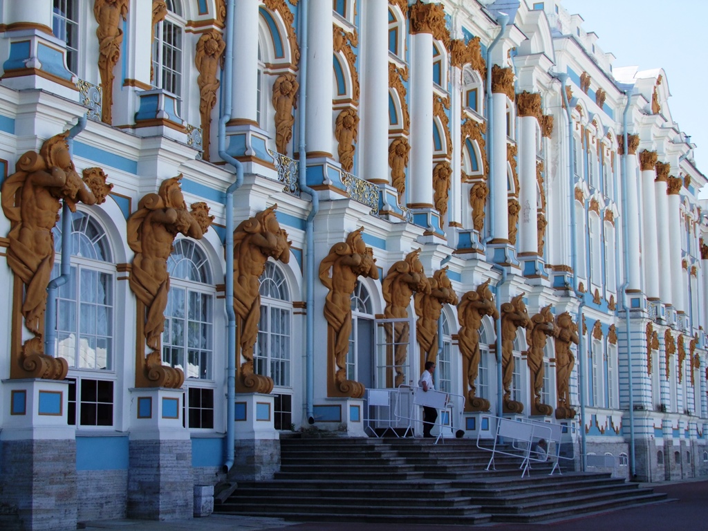 La façade du palais Catherine.