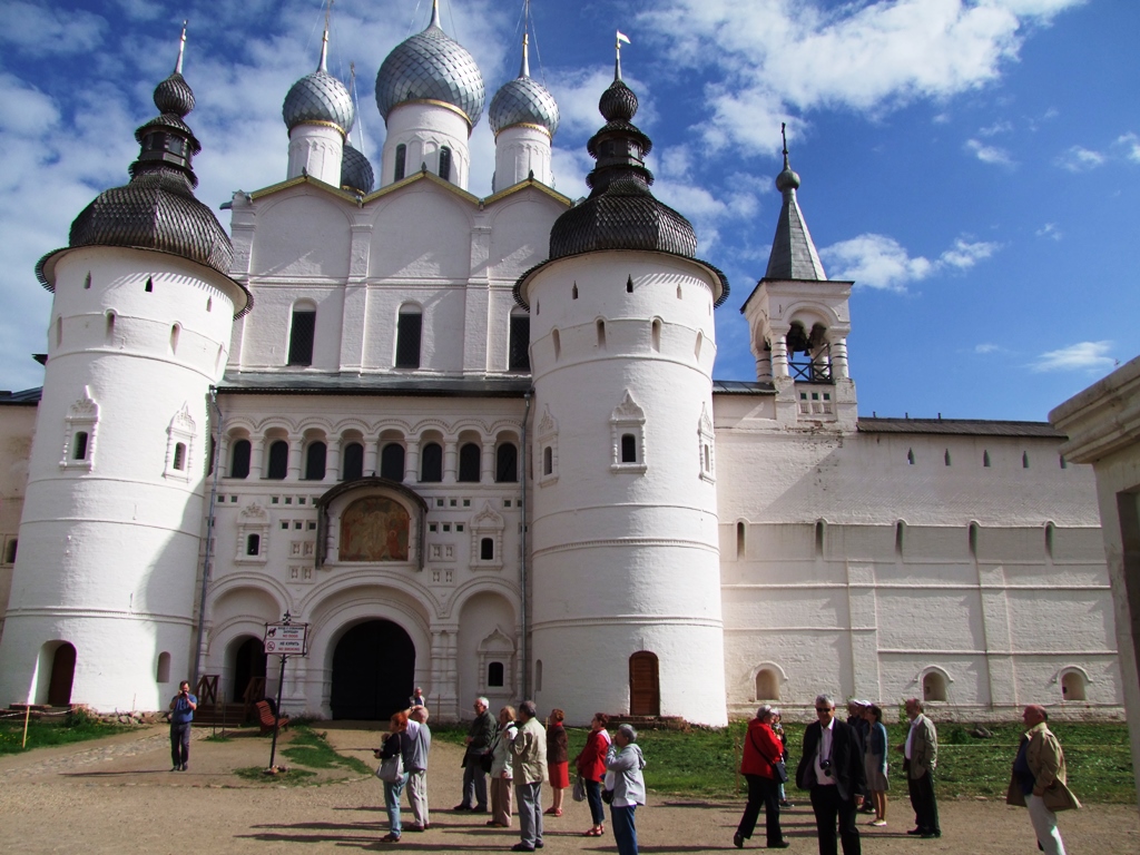 L’entrée au Monastère de la Sainte-Trinité de Serguiev Possad