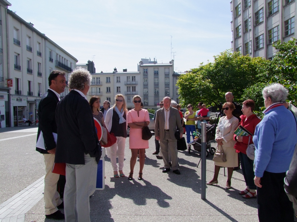 Monsieur le maire fait connaissance avec les participants