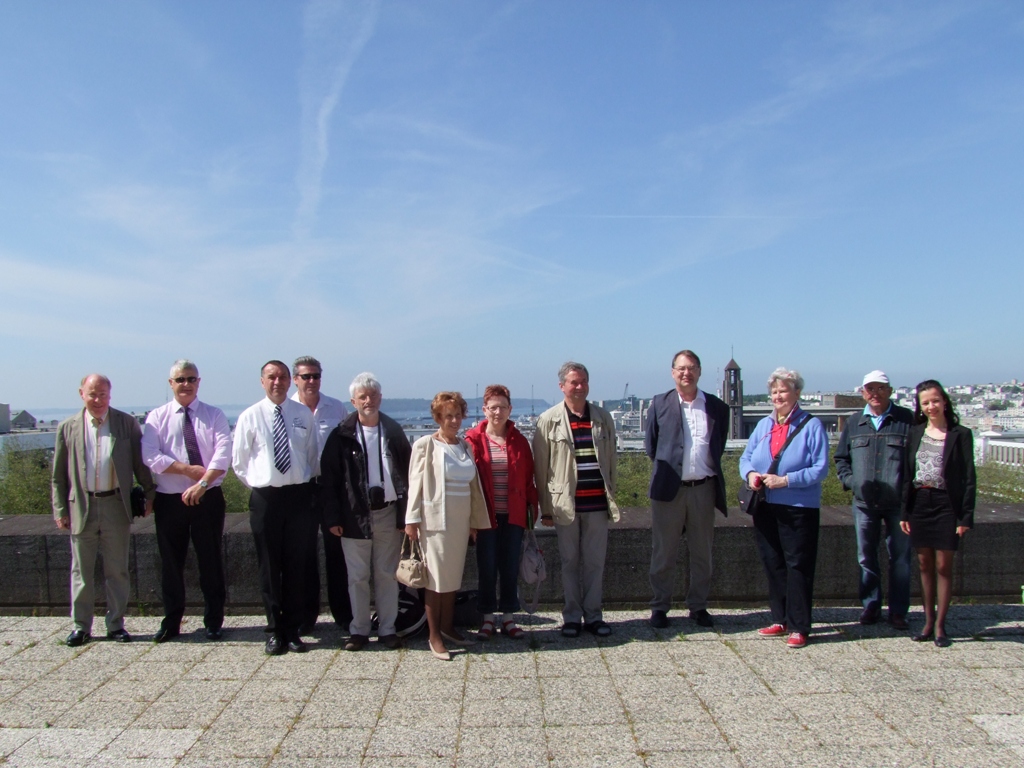 Première photo du groupe avec les participants au départ de Brest