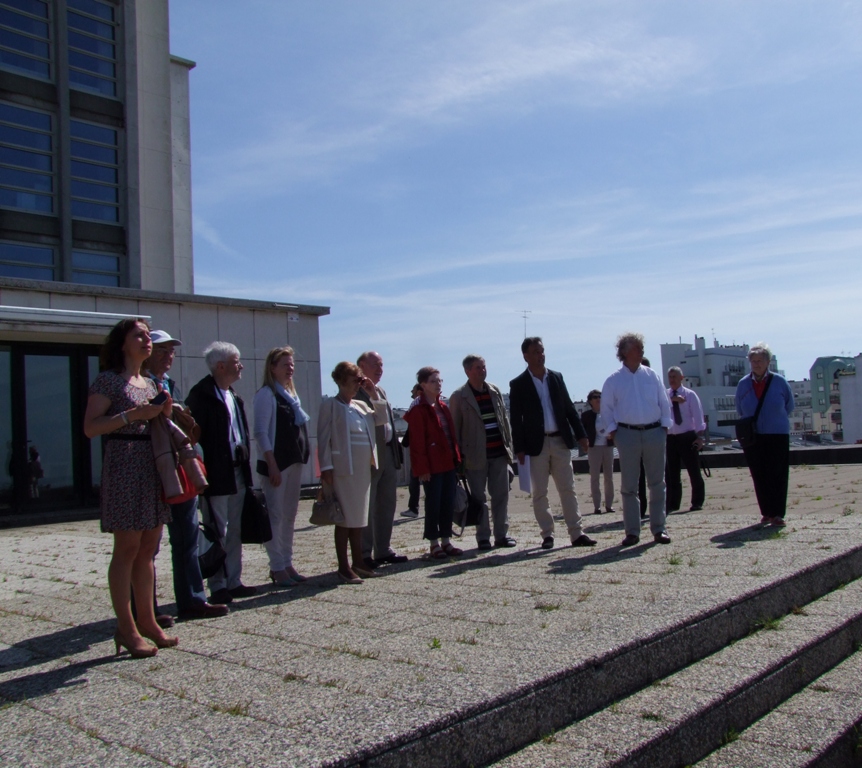 Sur la terrasse de la mairie