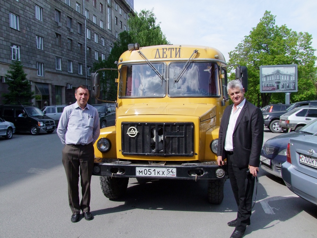 KAVZ pour la transportation des enfants, Jean Pierre et Jean Yves font connaissance avec ce nouvel équipement.