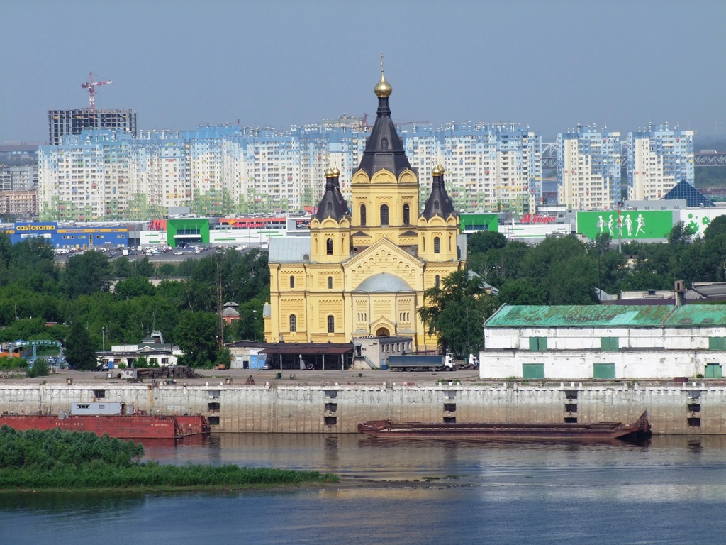 La cathédrale Alexandre Nevsky vue de la Volga.