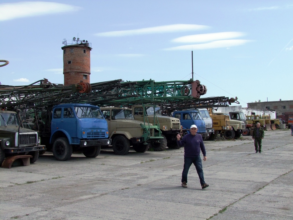 Le parking de camions et tracteurs.