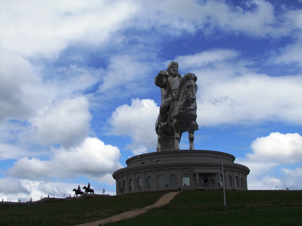La statue Gengiz Khan inauguré à son 800 eme anniversaire.