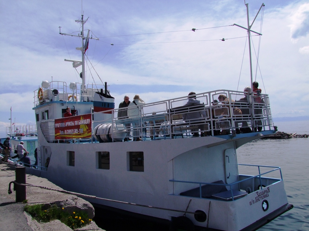 L’embarquement pour une promenade sur le lac Baikal.