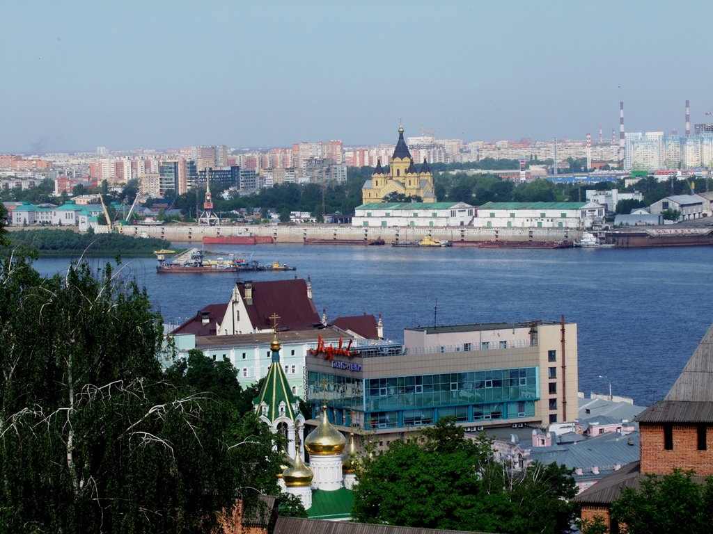 Nijniy Novgorod avec La cathédrale Alexandre Nevsky, vue de la Volga,