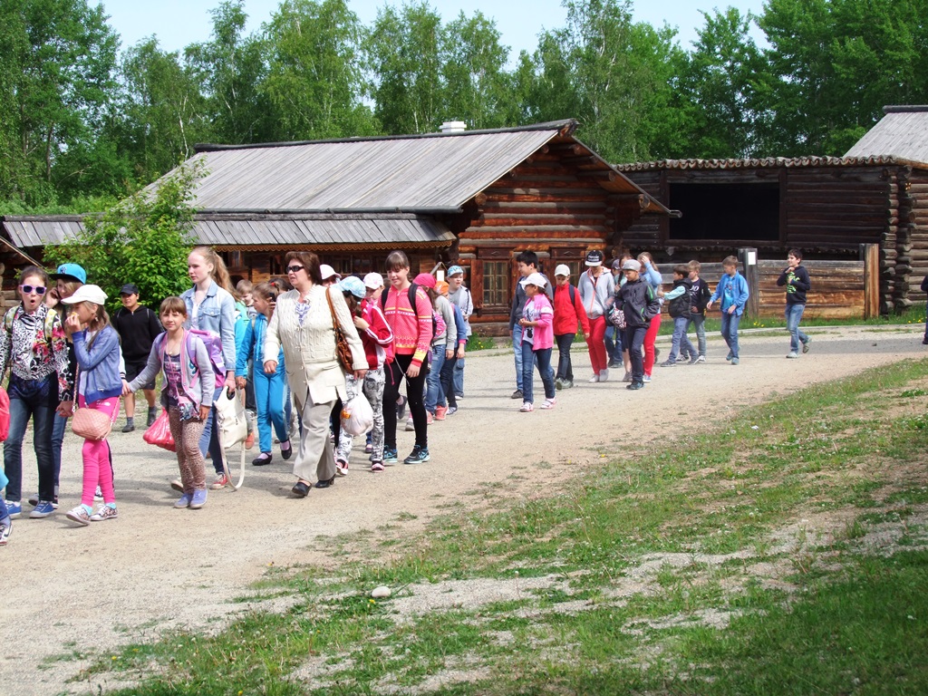 Visite de Talsy par les écoliers.